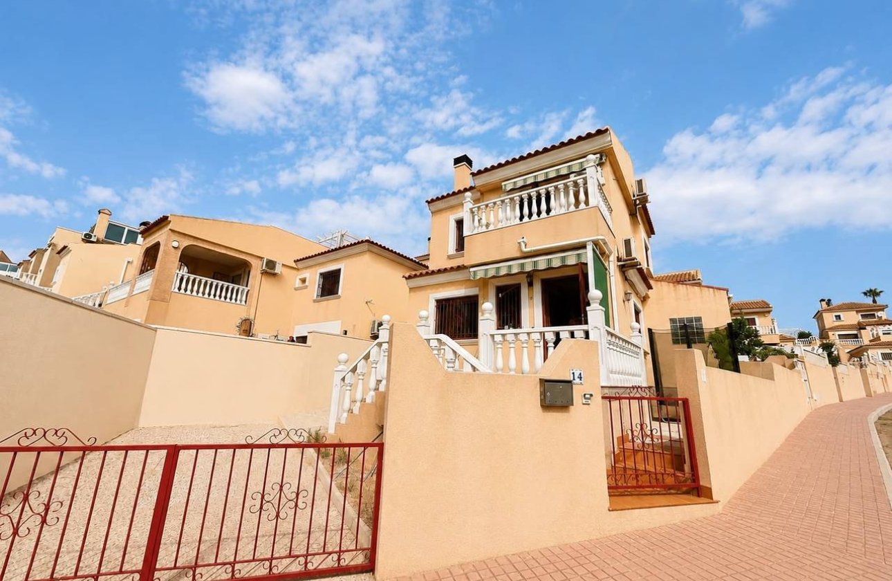 Resale - Villa -
Villamartin - Costa Blanca