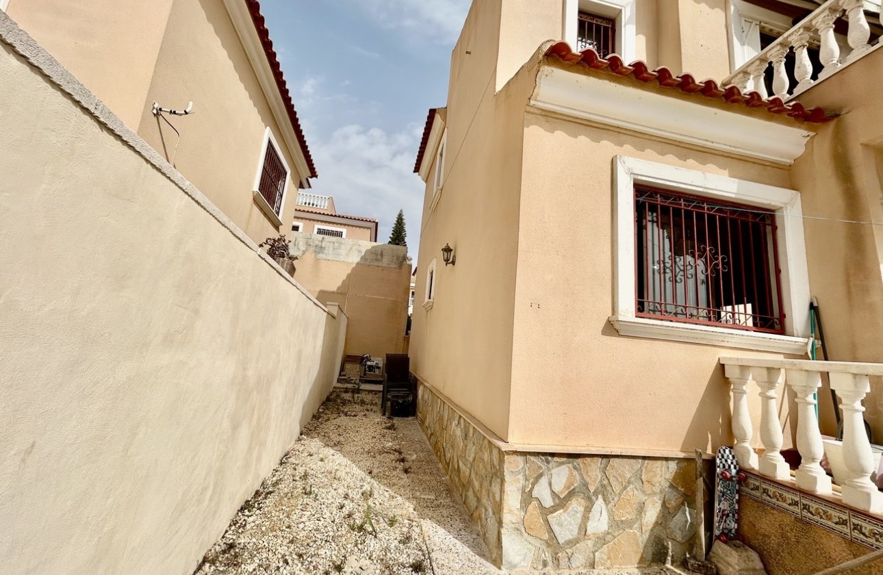 Resale - Villa -
Villamartin - Costa Blanca