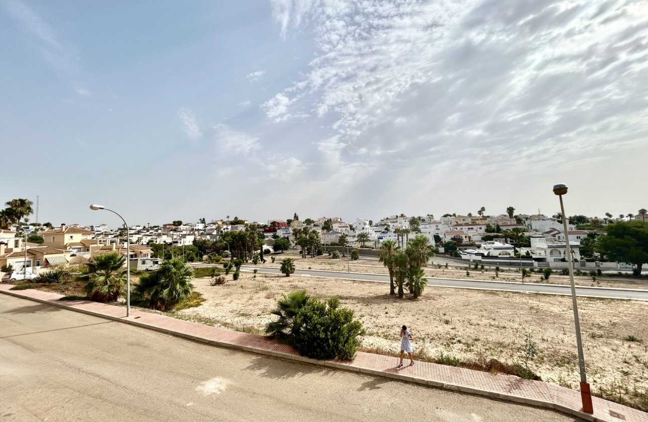 Resale - Villa -
Villamartin - Costa Blanca