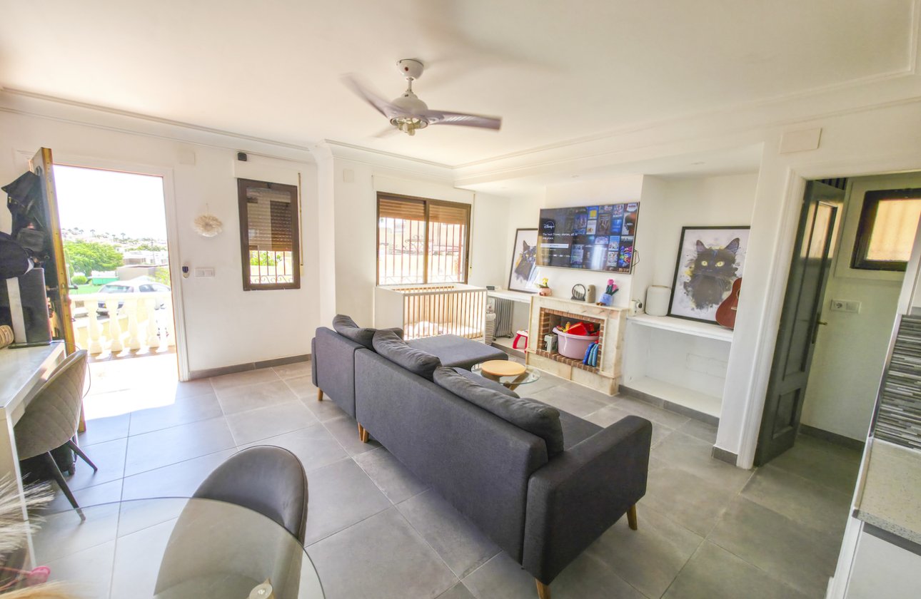 Resale - Villa -
Villamartin - Costa Blanca
