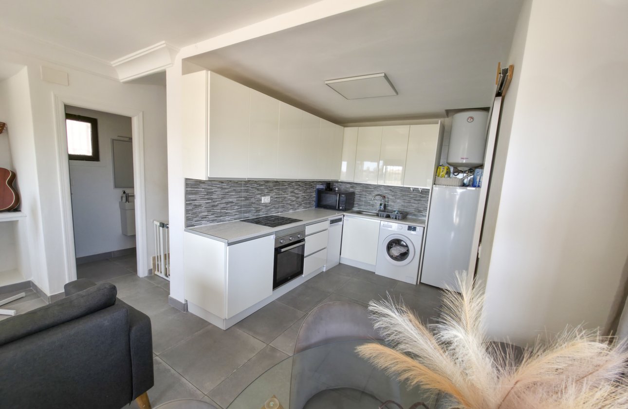 Resale - Villa -
Villamartin - Costa Blanca
