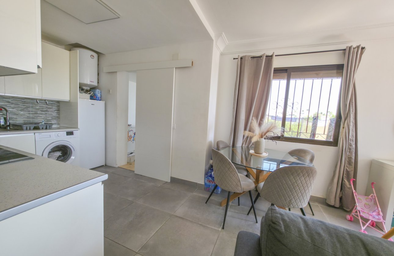 Resale - Villa -
Villamartin - Costa Blanca
