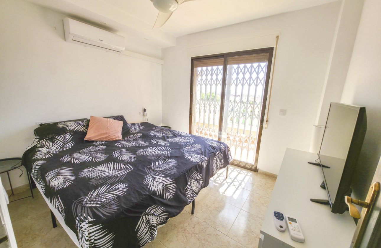 Resale - Villa -
Villamartin - Costa Blanca