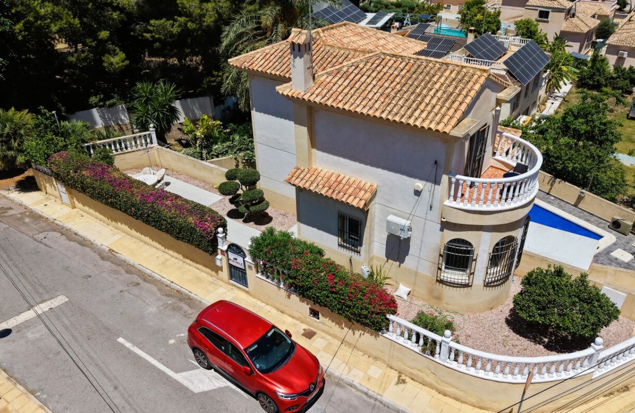 Resale - Villa -
Villamartin - Costa Blanca