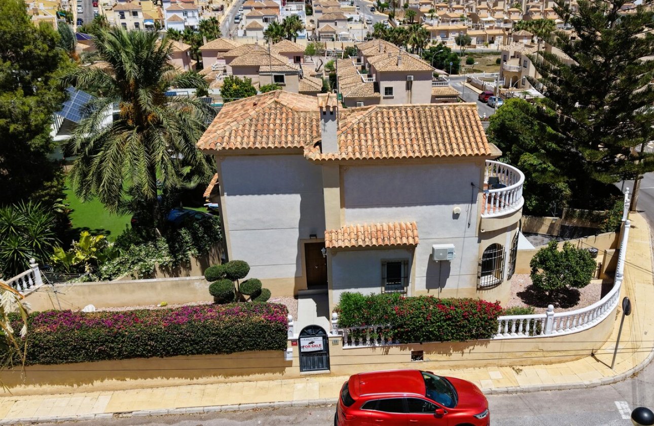 Resale - Villa -
Villamartin - Costa Blanca