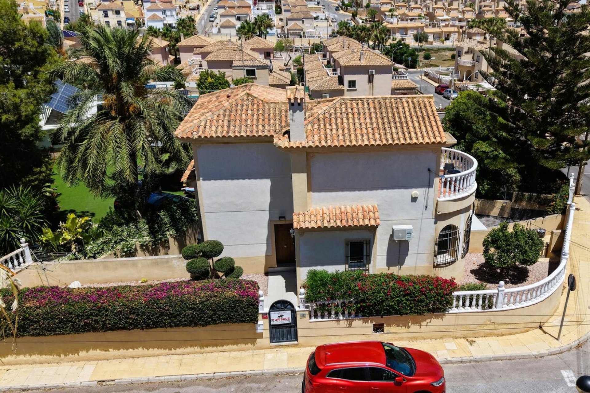 Resale - Villa -
Villamartin - Costa Blanca