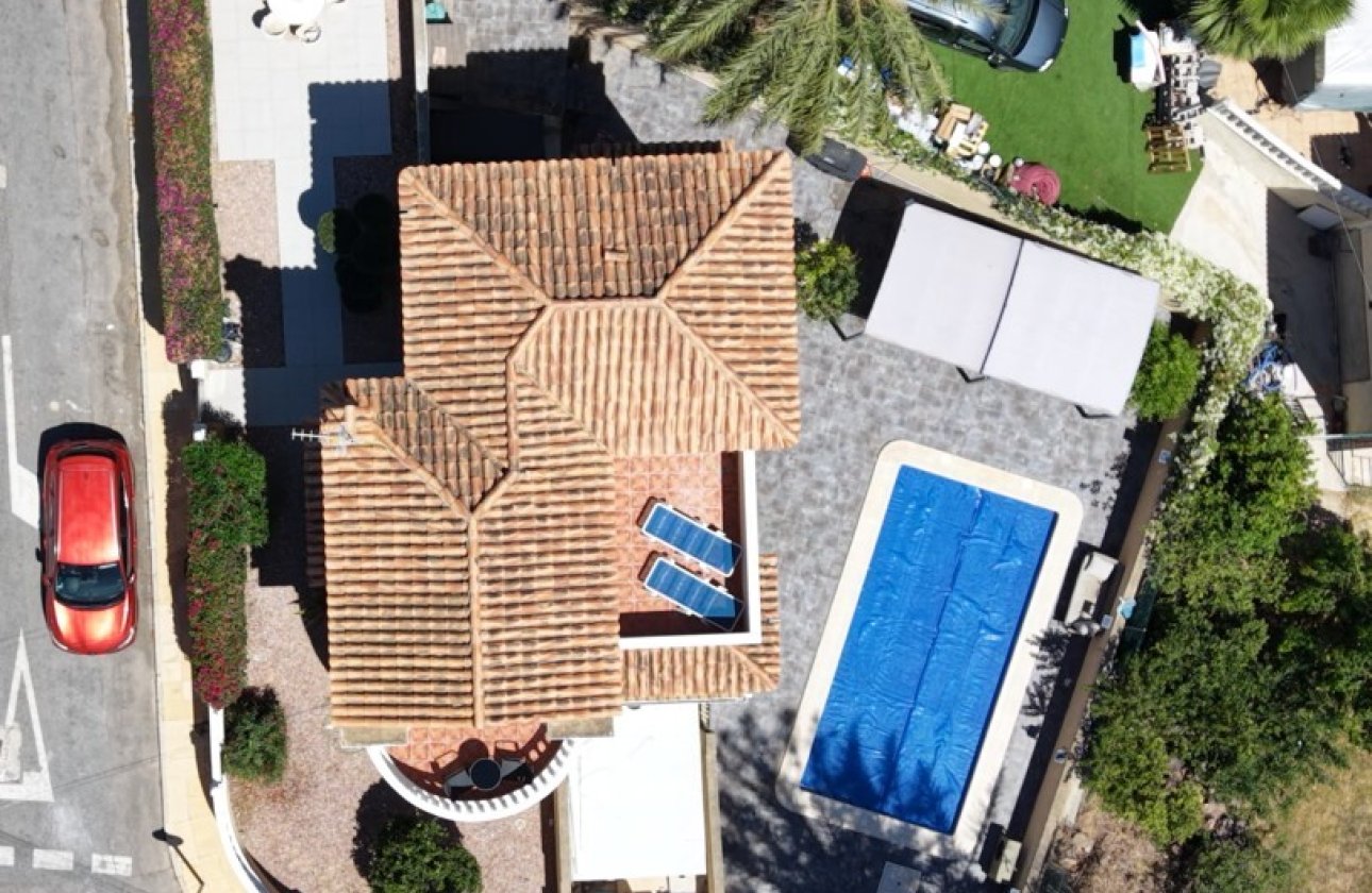 Resale - Villa -
Villamartin - Costa Blanca