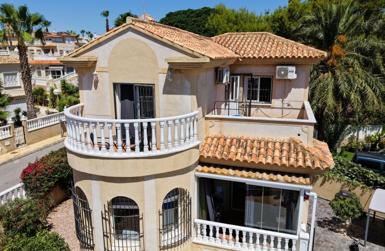 Resale - Villa -
Villamartin - Costa Blanca
