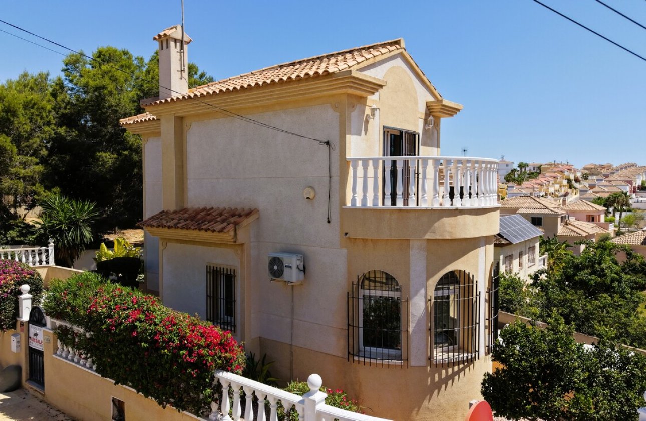 Resale - Villa -
Villamartin - Costa Blanca