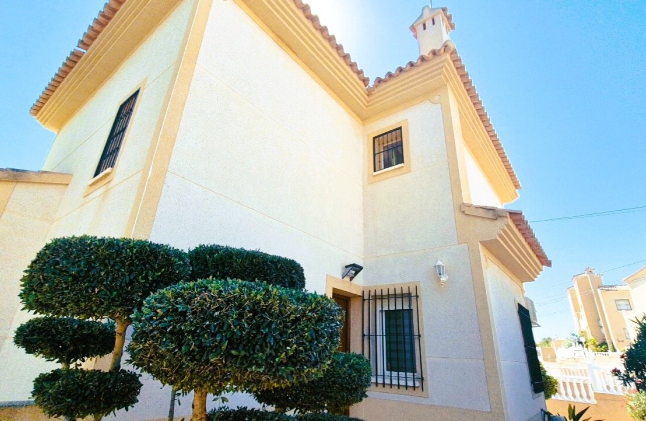 Resale - Villa -
Villamartin - Costa Blanca