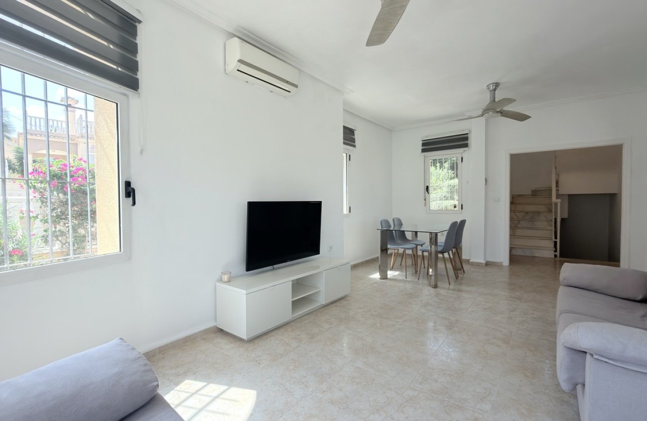 Resale - Villa -
Villamartin - Costa Blanca