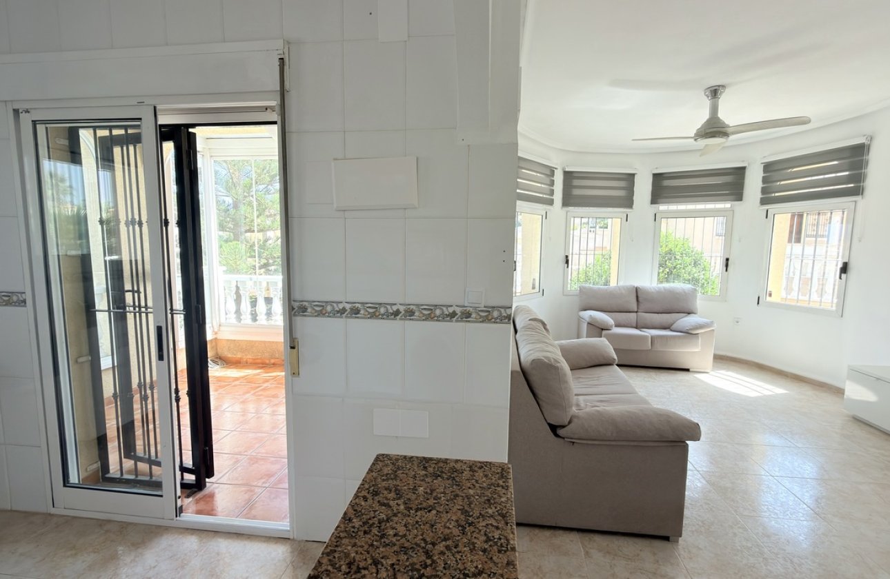 Resale - Villa -
Villamartin - Costa Blanca