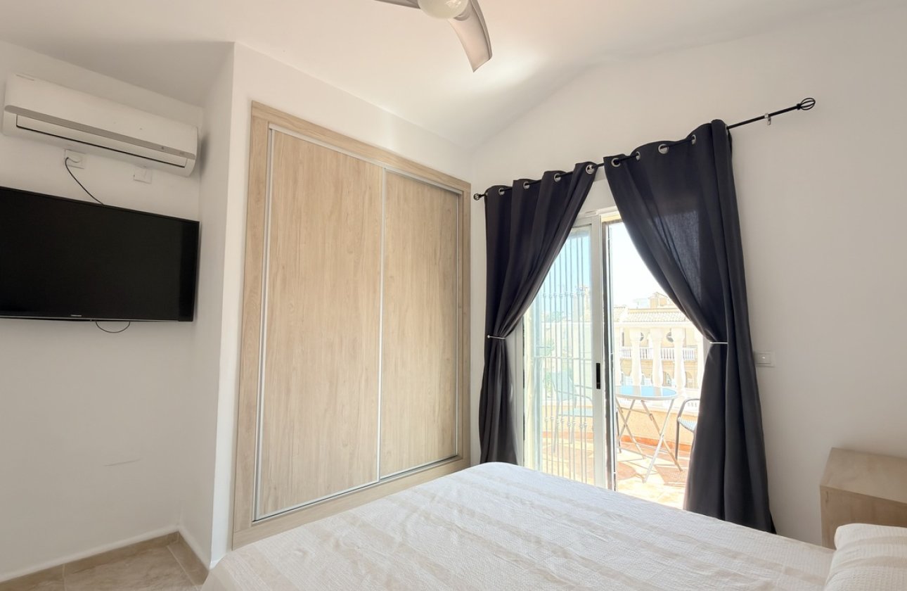 Resale - Villa -
Villamartin - Costa Blanca