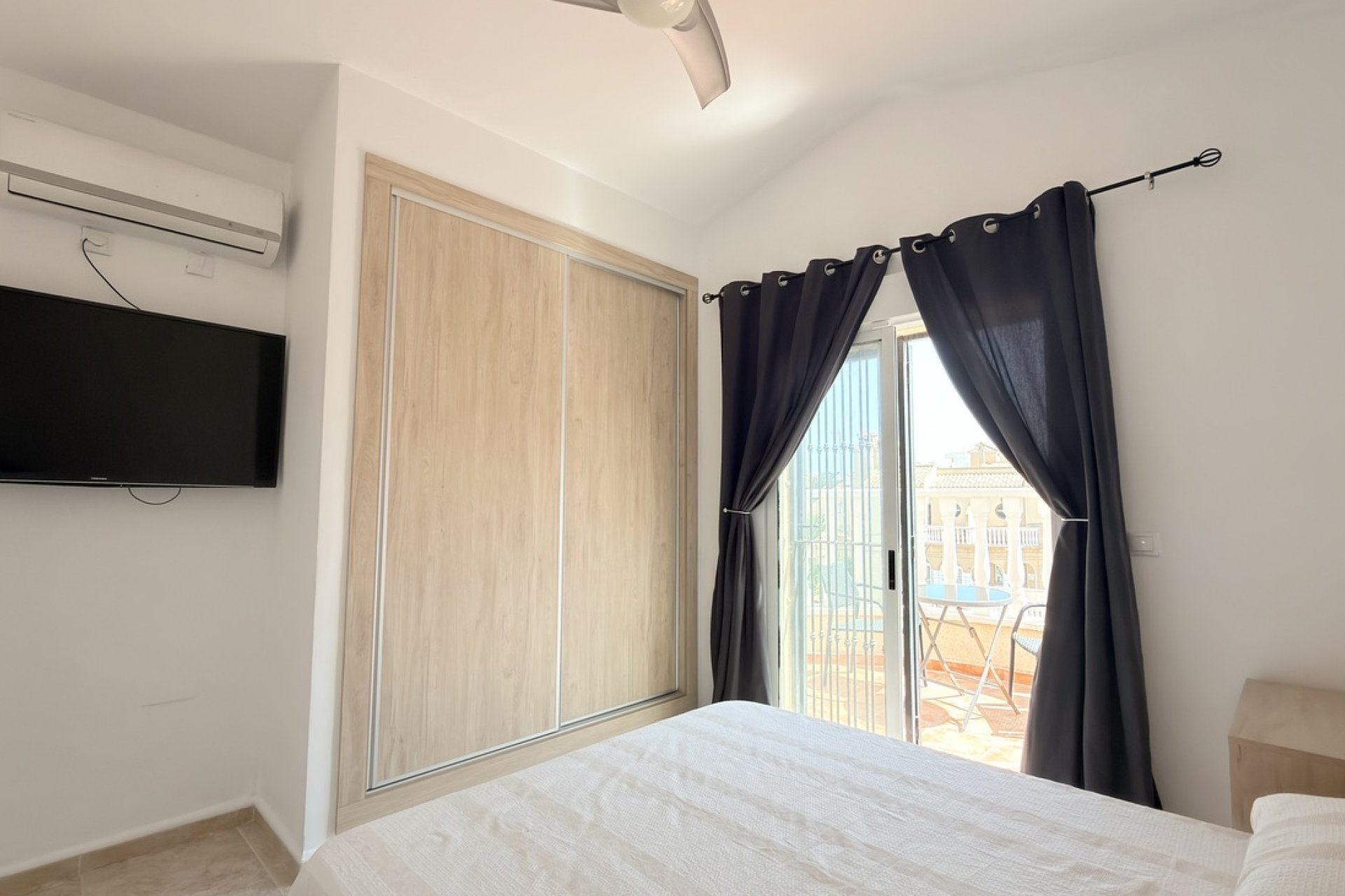 Resale - Villa -
Villamartin - Costa Blanca