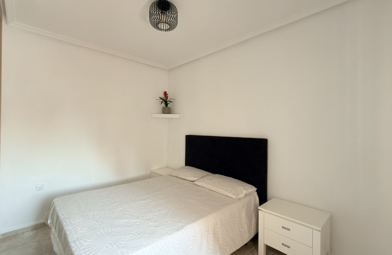 Resale - Villa -
Villamartin - Costa Blanca