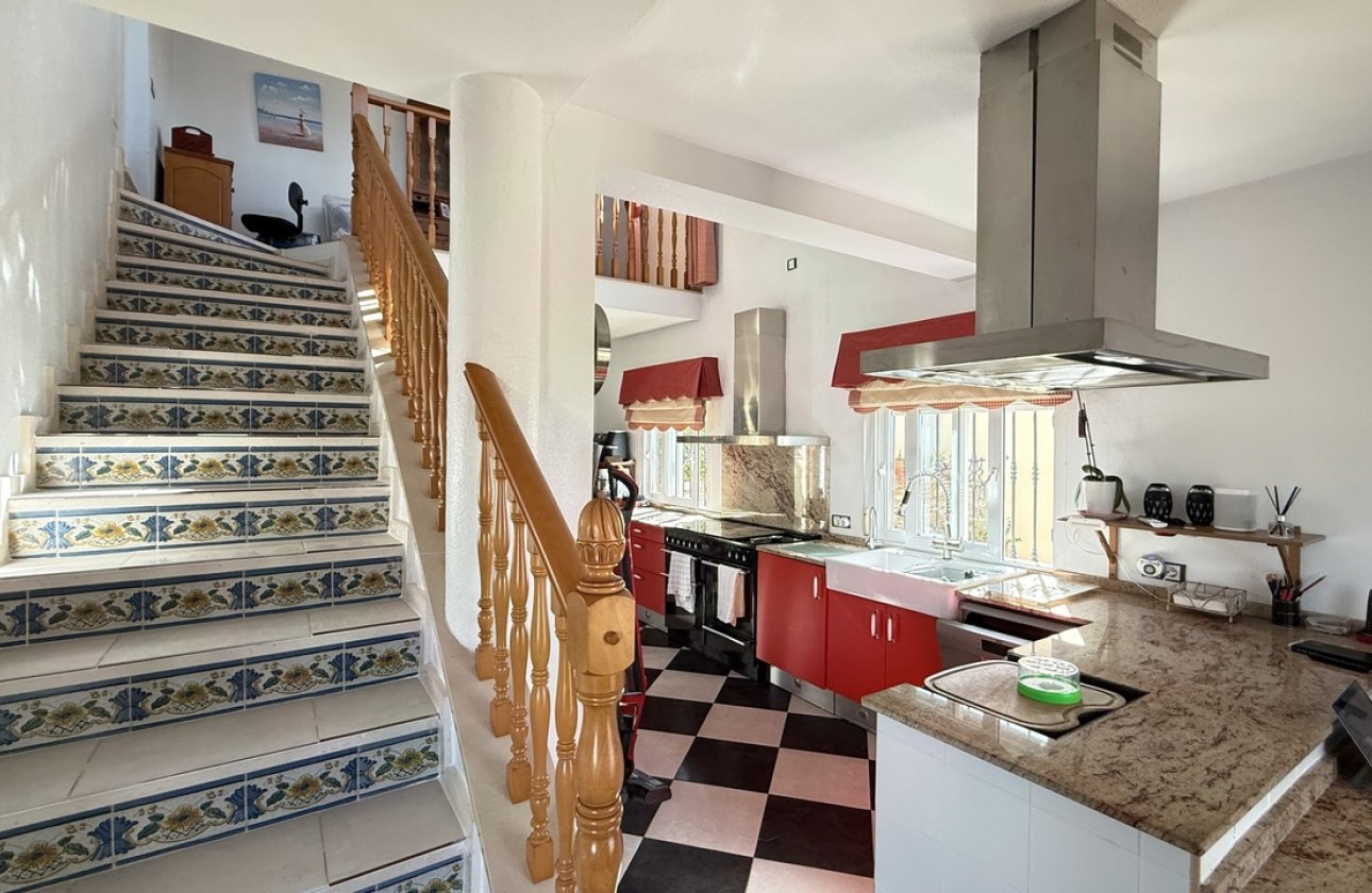 Resale - Villa -
Villamartin - Costa Blanca