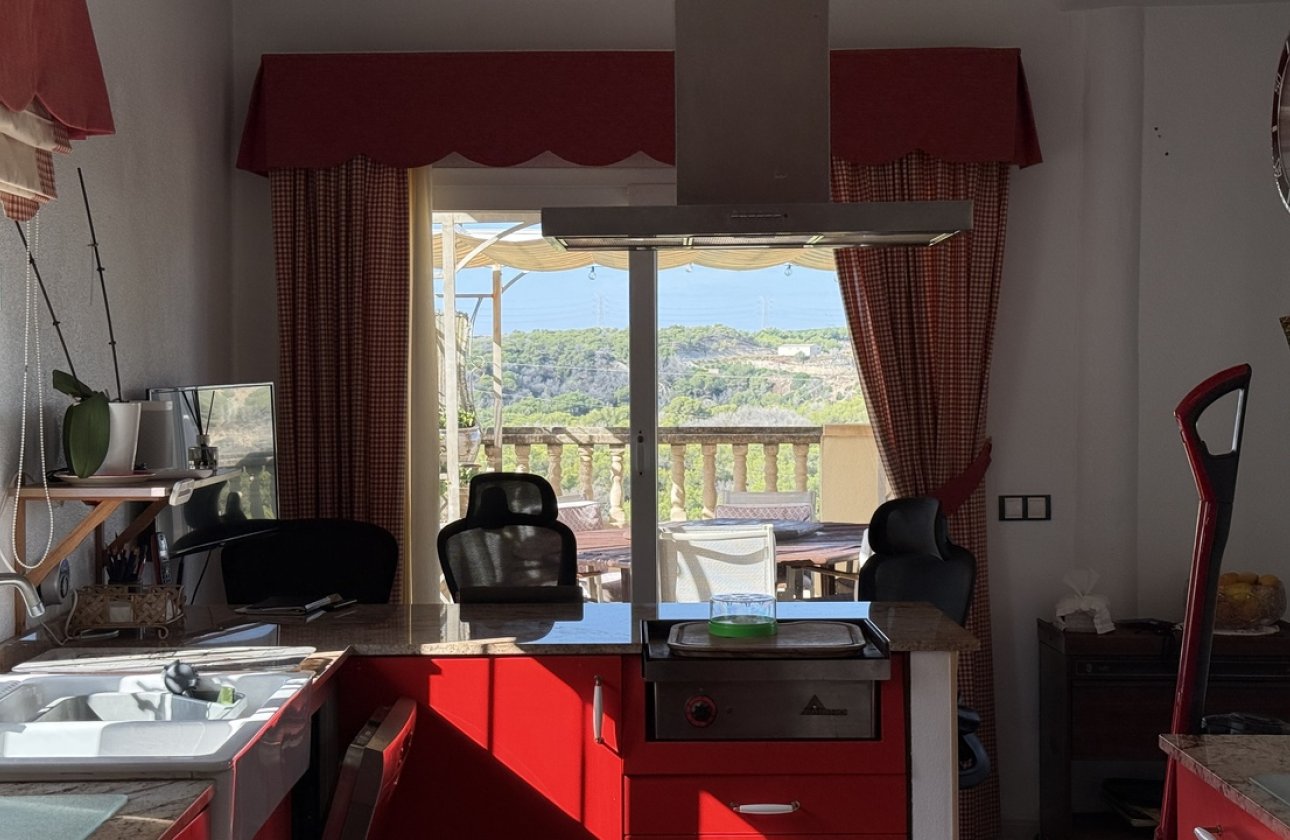 Resale - Villa -
Villamartin - Costa Blanca
