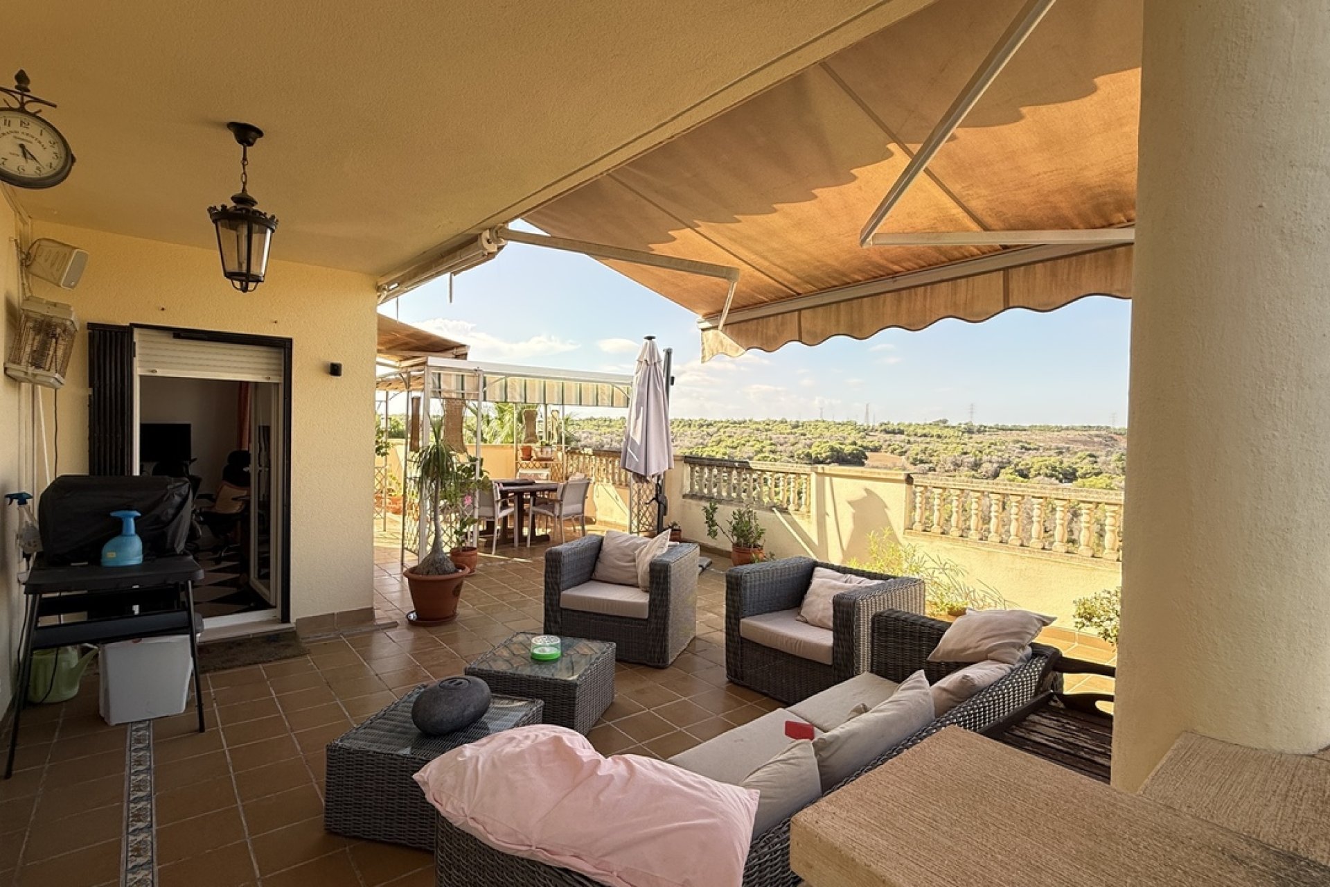 Resale - Villa -
Villamartin - Costa Blanca
