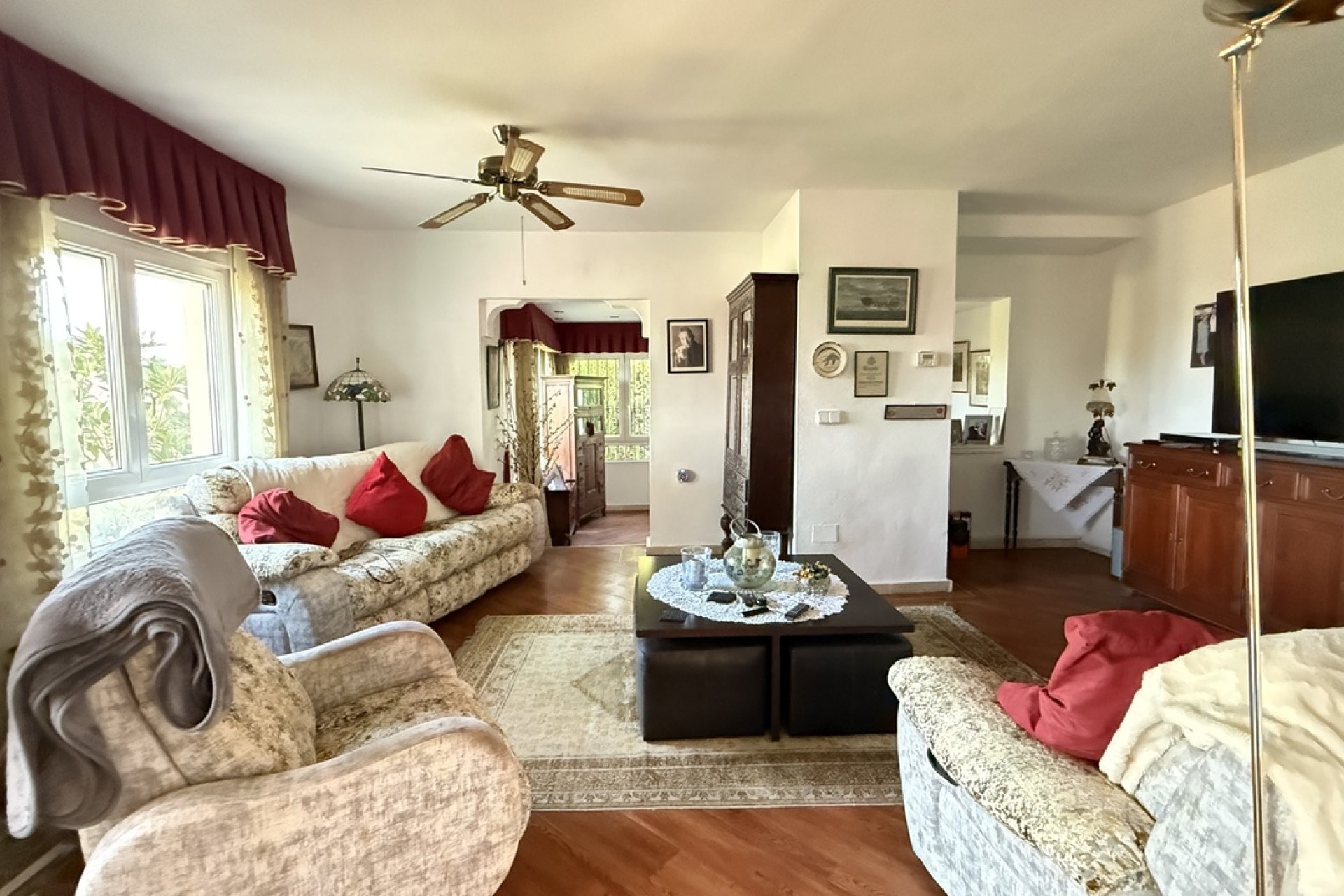 Resale - Villa -
Villamartin - Costa Blanca