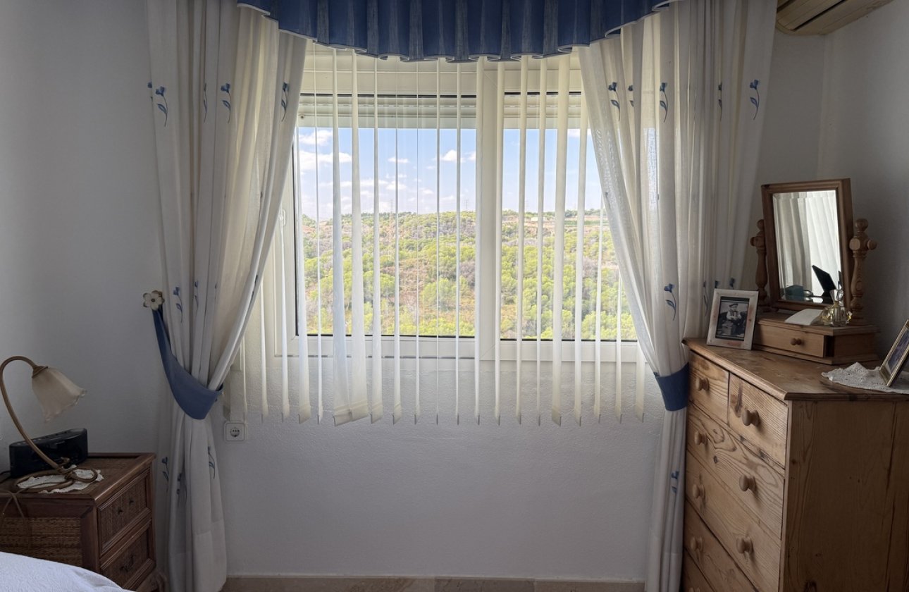 Resale - Villa -
Villamartin - Costa Blanca