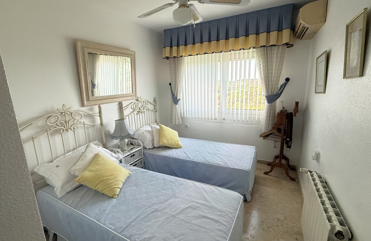 Resale - Villa -
Villamartin - Costa Blanca