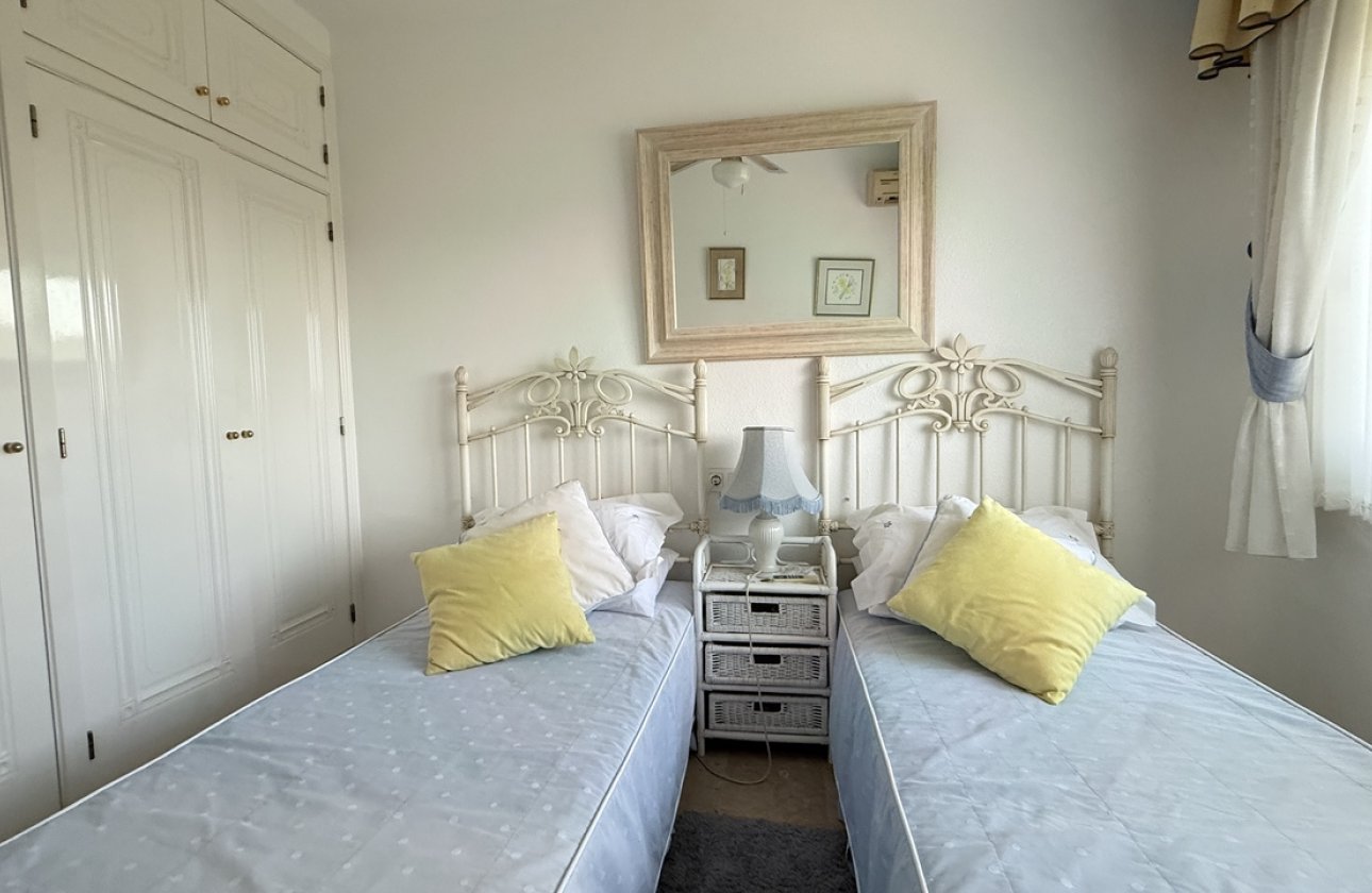 Resale - Villa -
Villamartin - Costa Blanca
