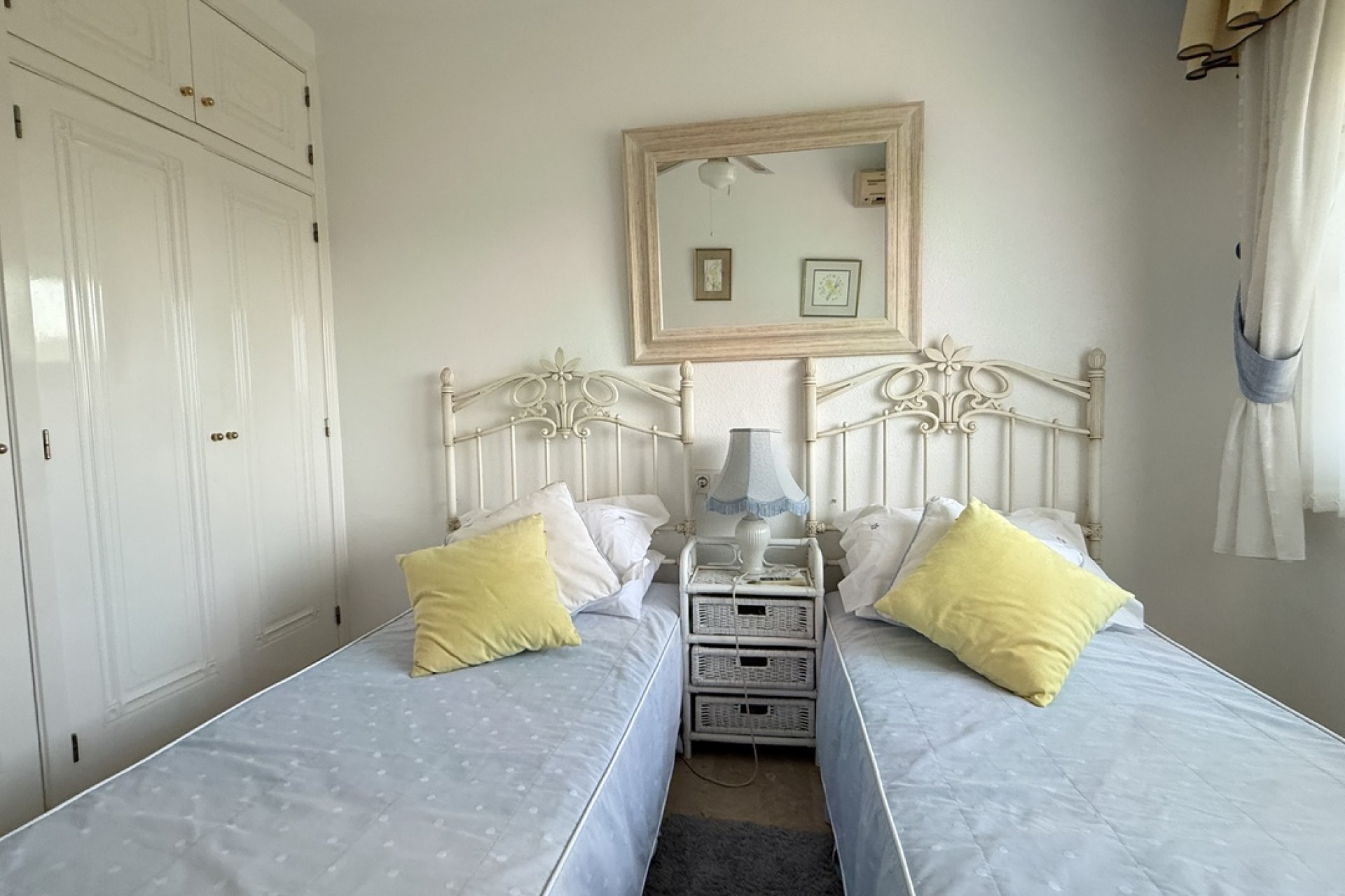 Resale - Villa -
Villamartin - Costa Blanca