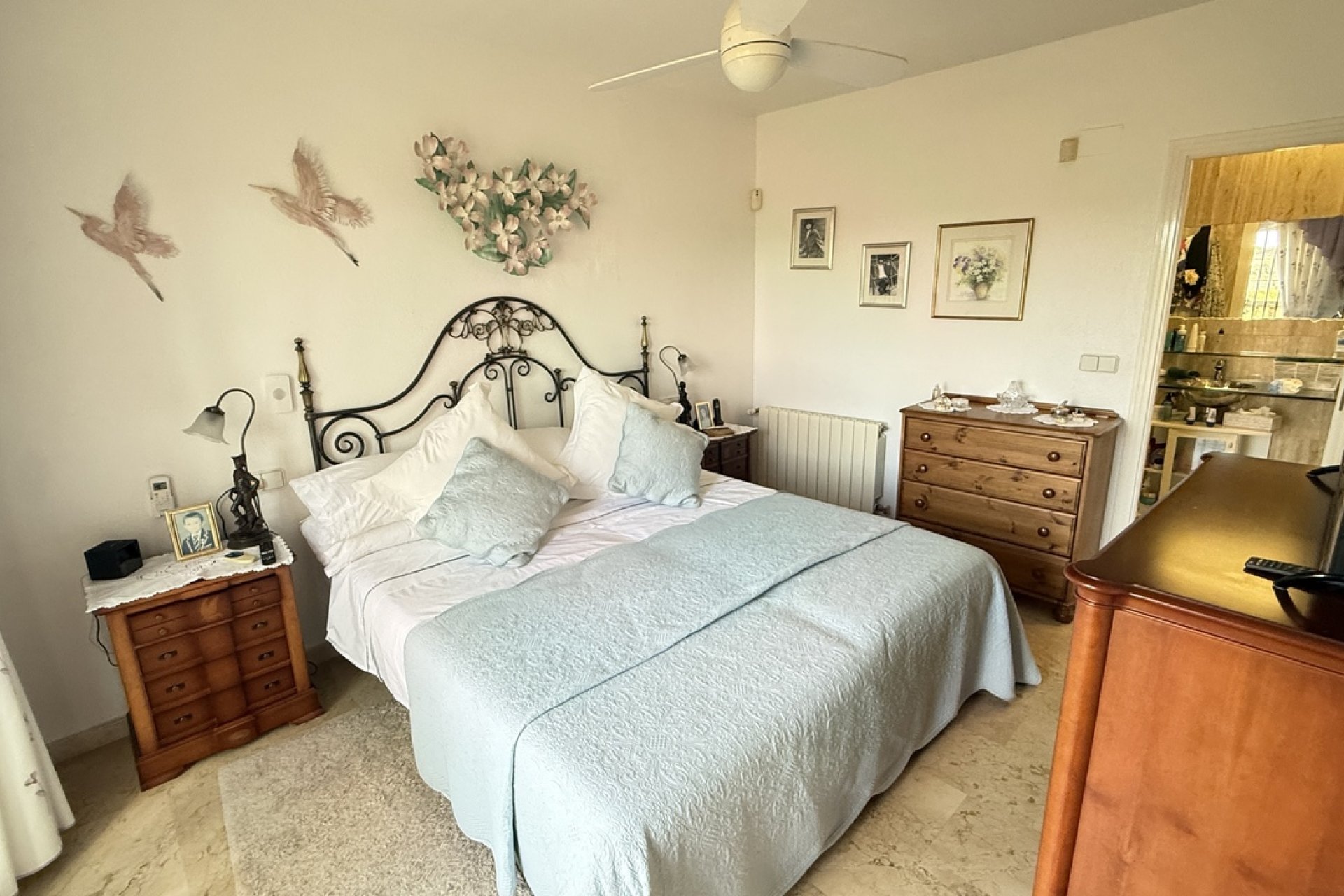 Resale - Villa -
Villamartin - Costa Blanca