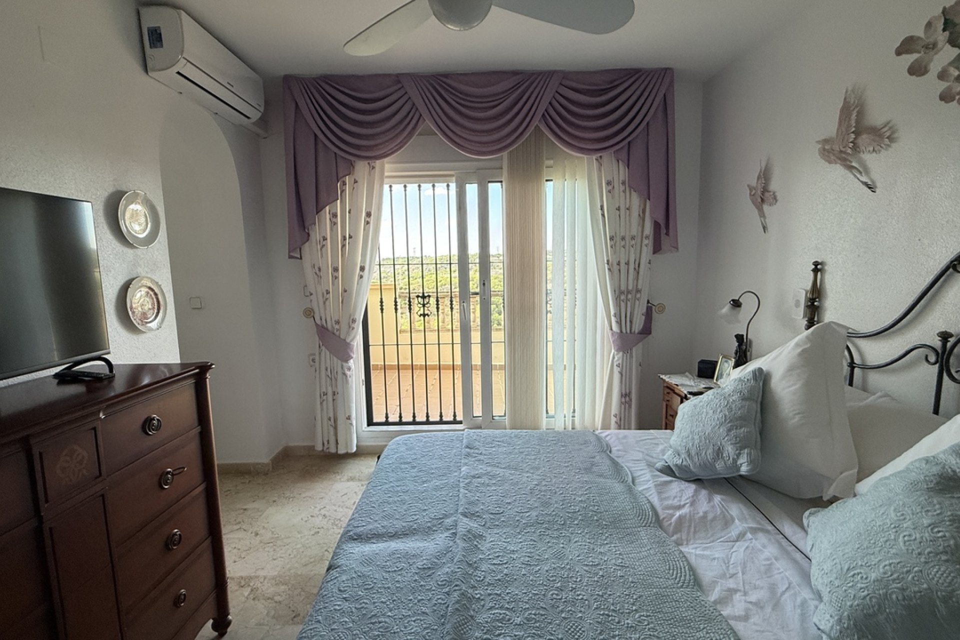 Resale - Villa -
Villamartin - Costa Blanca