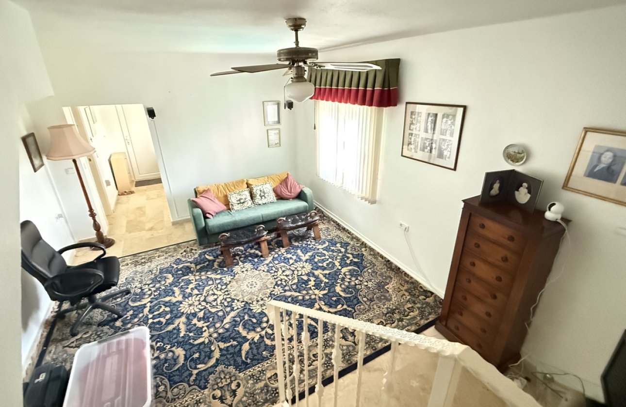 Resale - Villa -
Villamartin - Costa Blanca