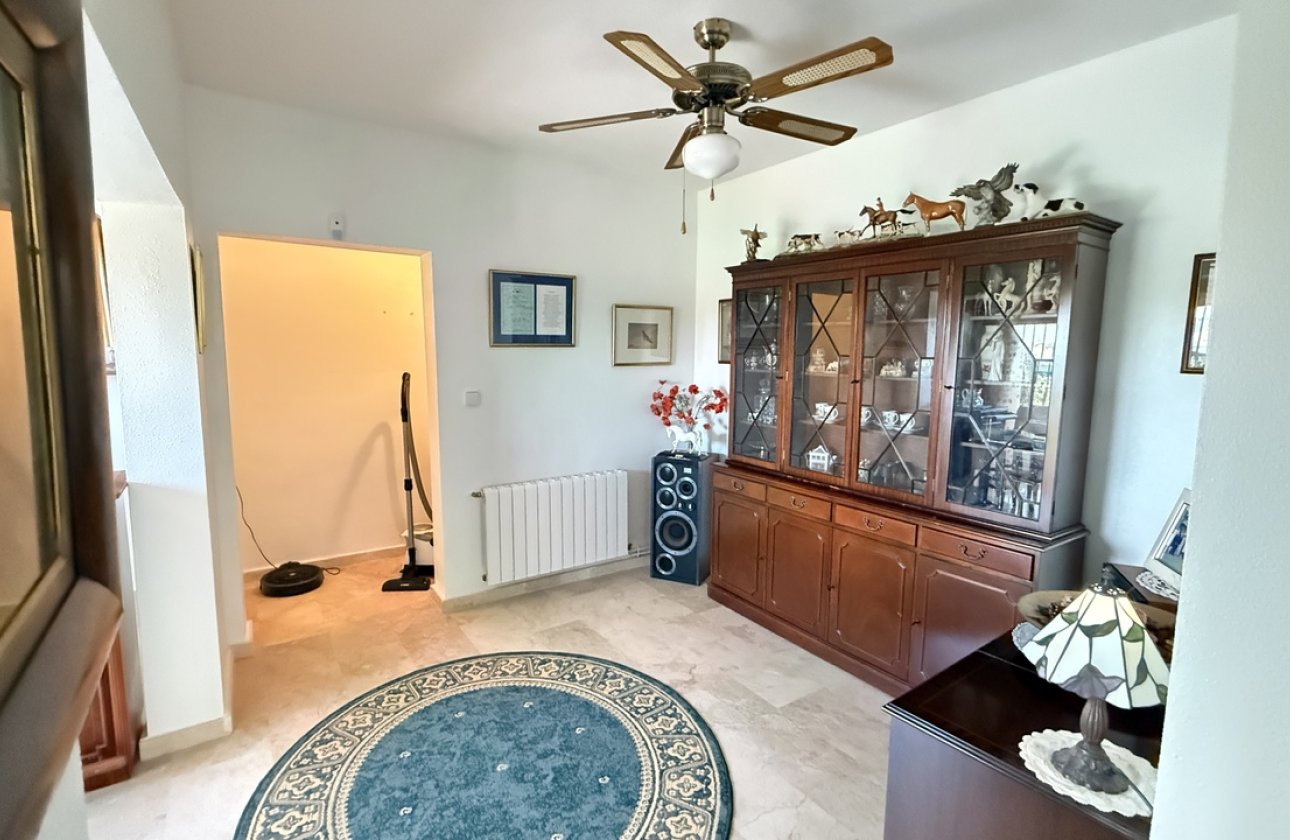 Resale - Villa -
Villamartin - Costa Blanca