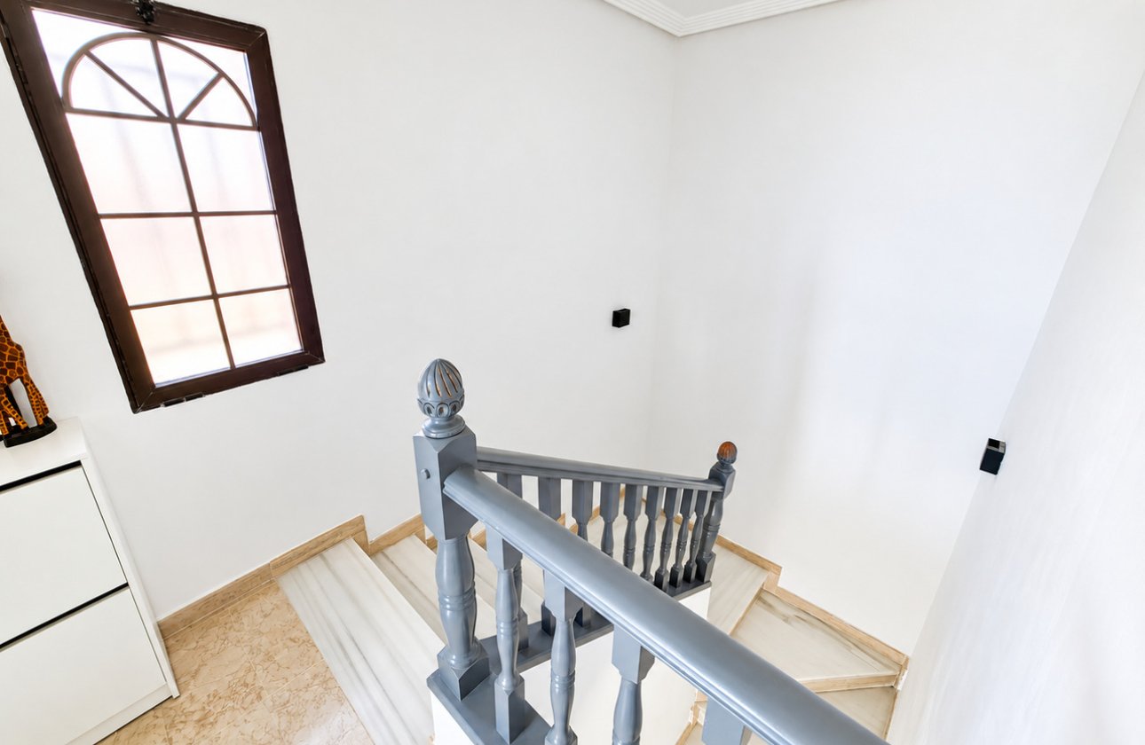 Resale - Villa -
Villamartin - Costa Blanca