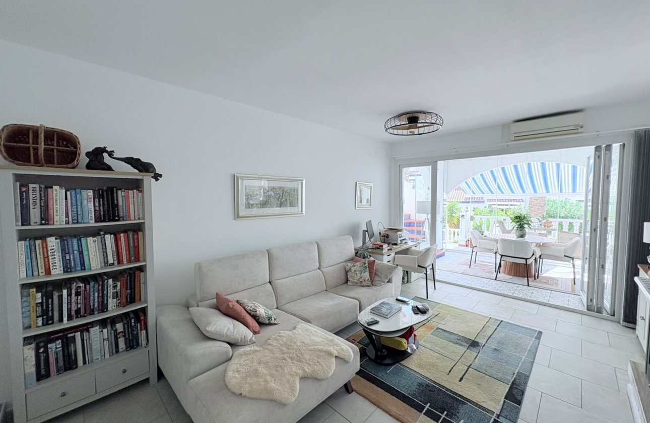 Resale - Villa -
Villamartin - Costa Blanca