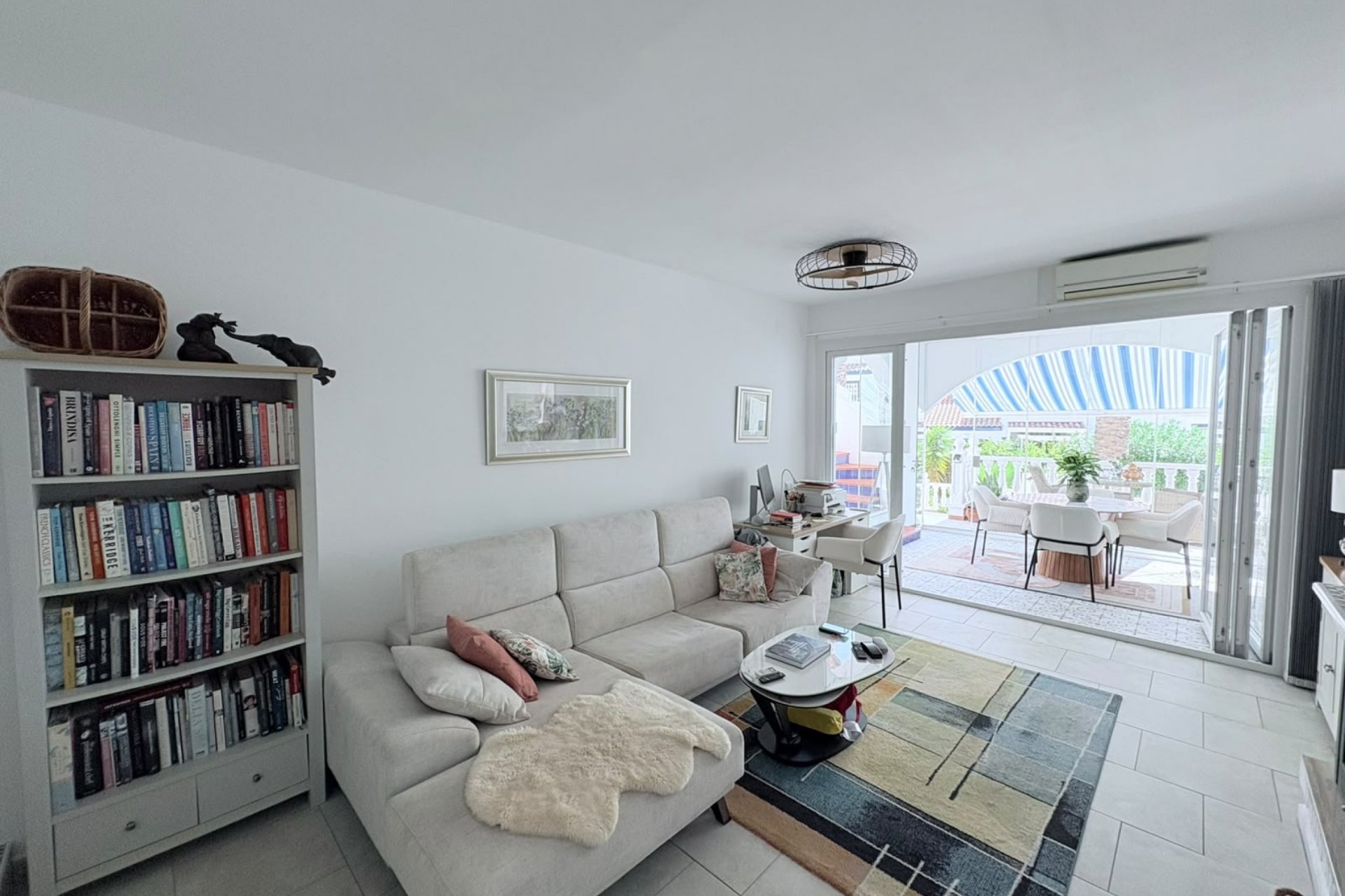 Resale - Villa -
Villamartin - Costa Blanca