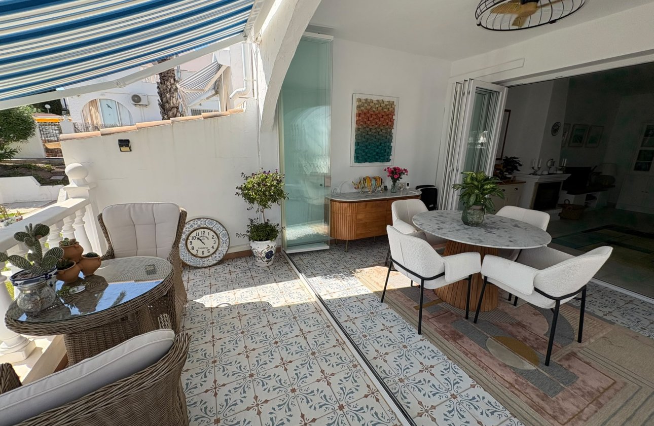 Resale - Villa -
Villamartin - Costa Blanca