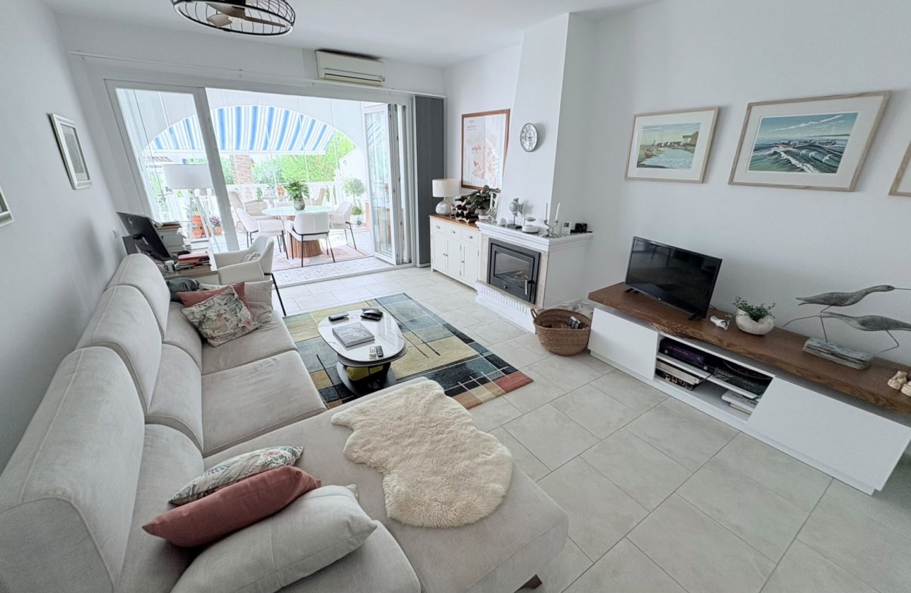 Resale - Villa -
Villamartin - Costa Blanca
