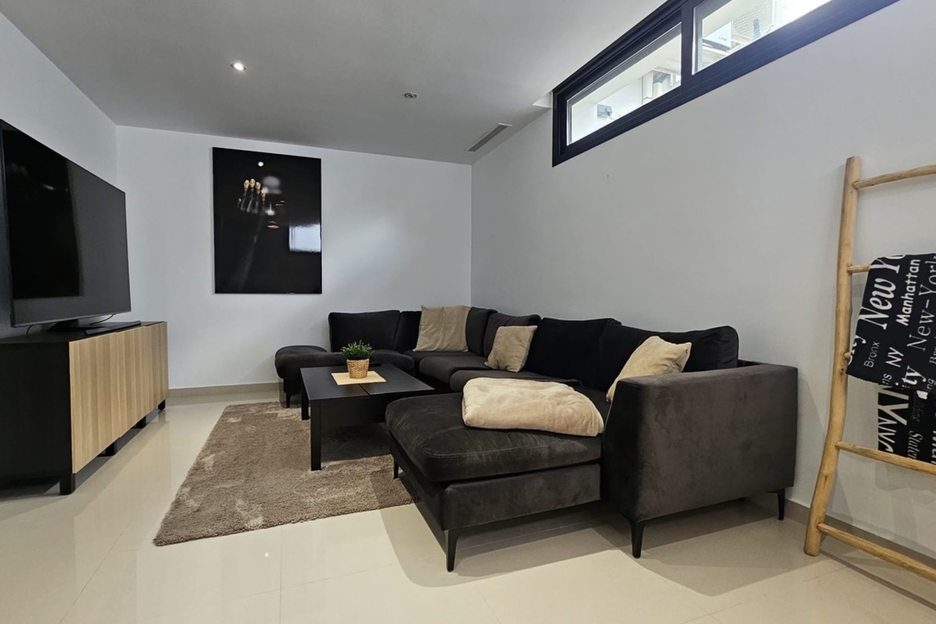 Resale - Villa -
Villamartin - Costa Blanca