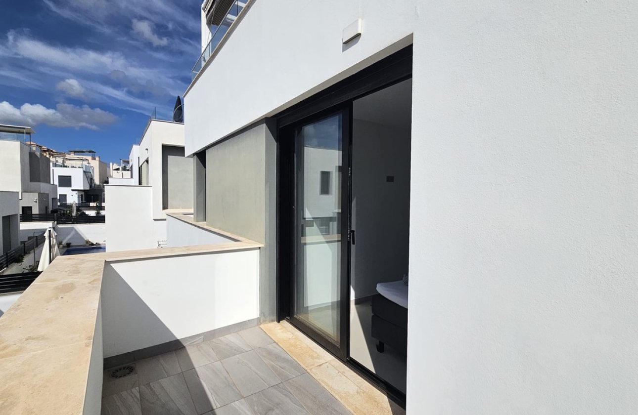 Resale - Villa -
Villamartin - Costa Blanca