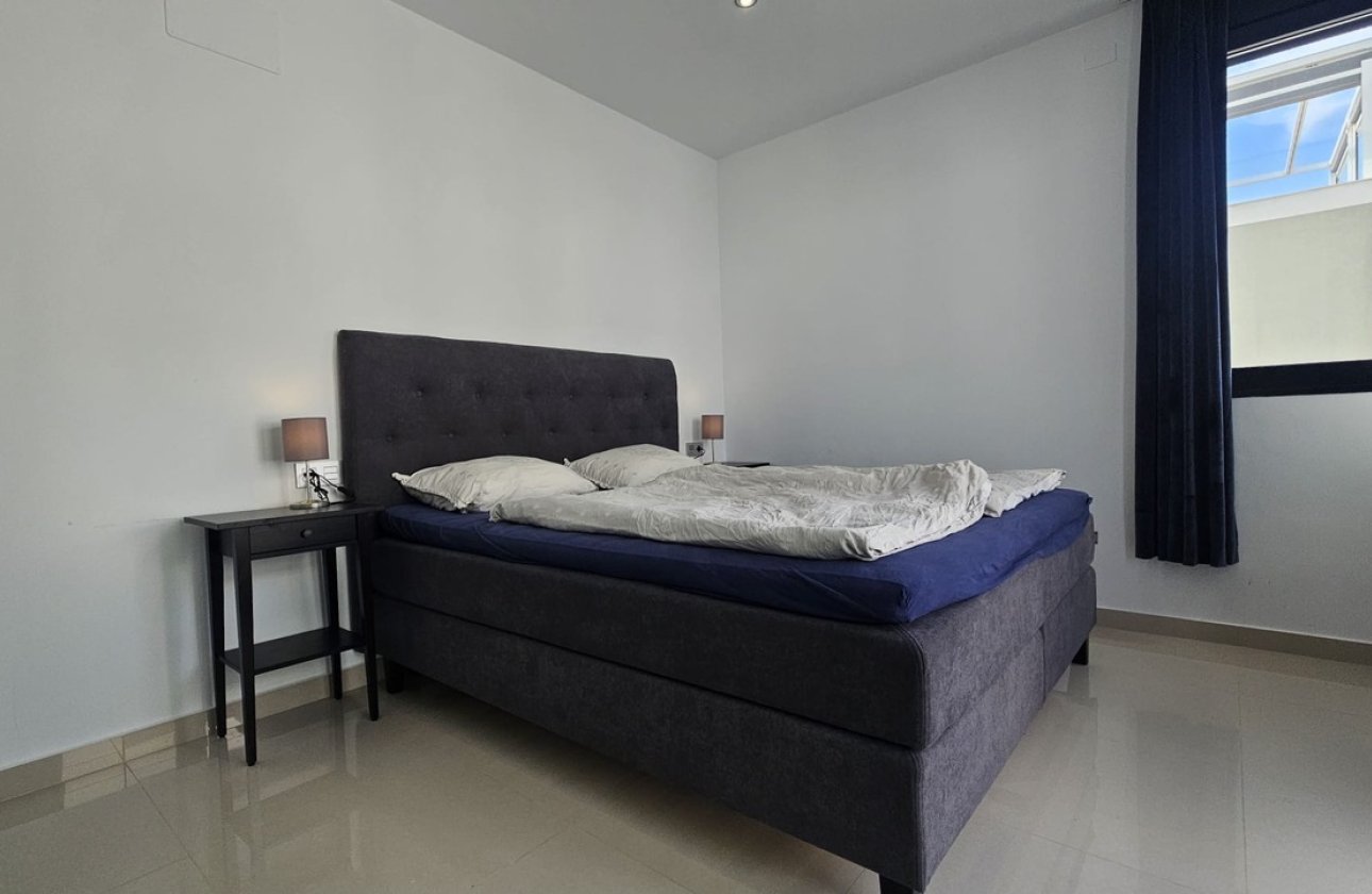 Resale - Villa -
Villamartin - Costa Blanca