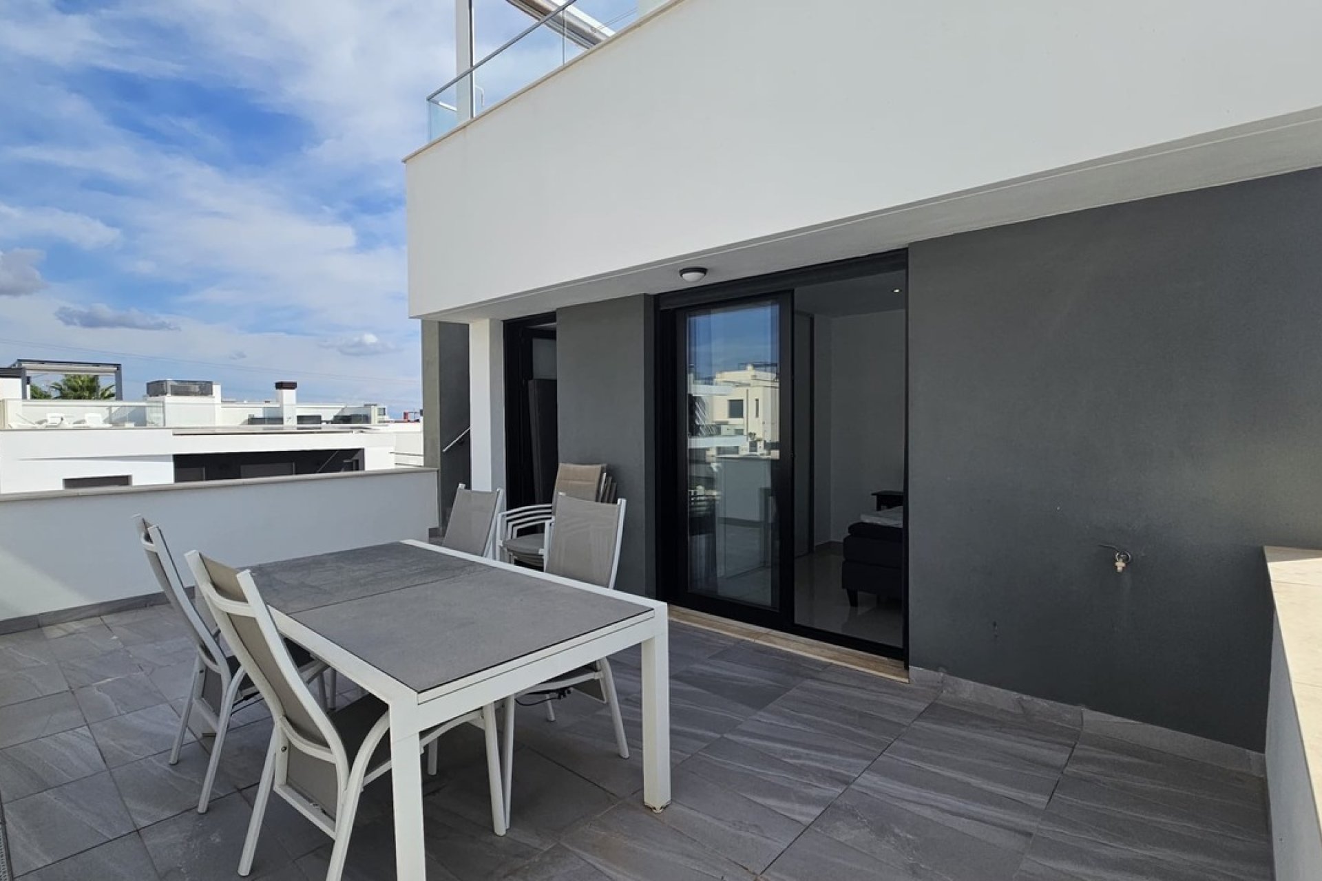 Resale - Villa -
Villamartin - Costa Blanca