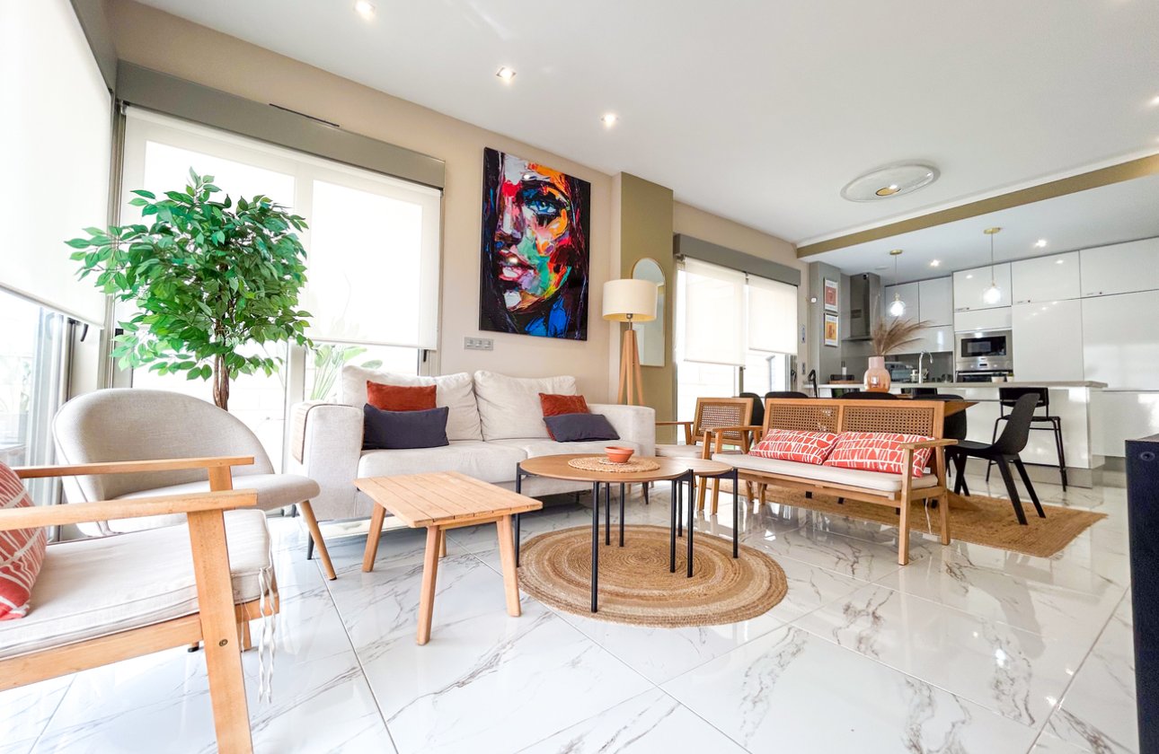 Resale - Villa -
Villamartin - Costa Blanca