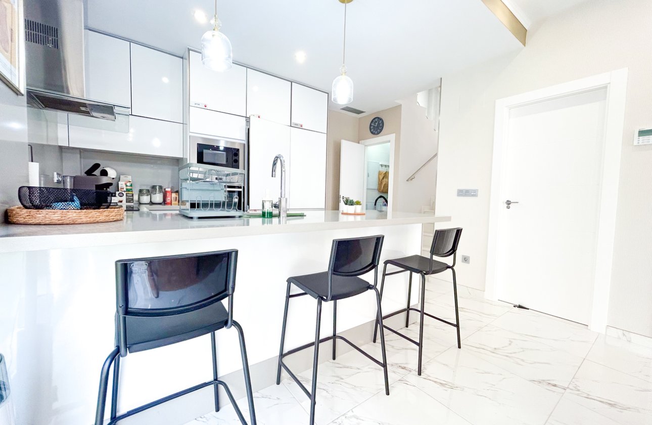 Resale - Villa -
Villamartin - Costa Blanca