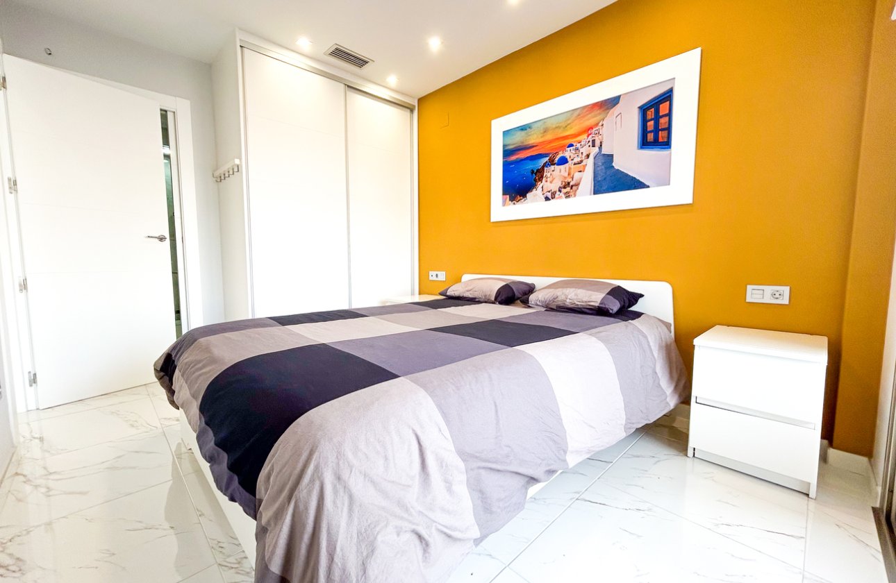 Resale - Villa -
Villamartin - Costa Blanca