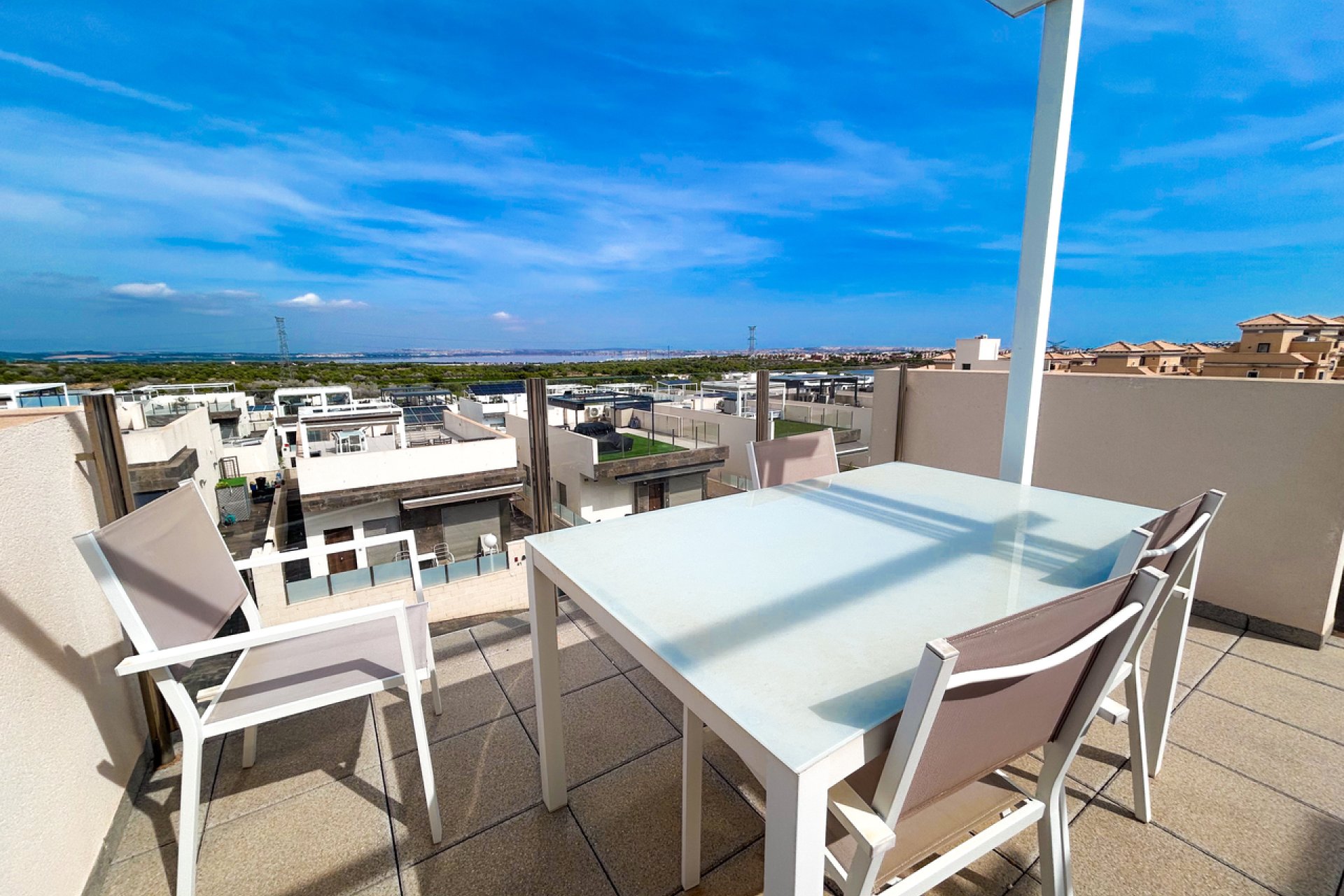 Resale - Villa -
Villamartin - Costa Blanca