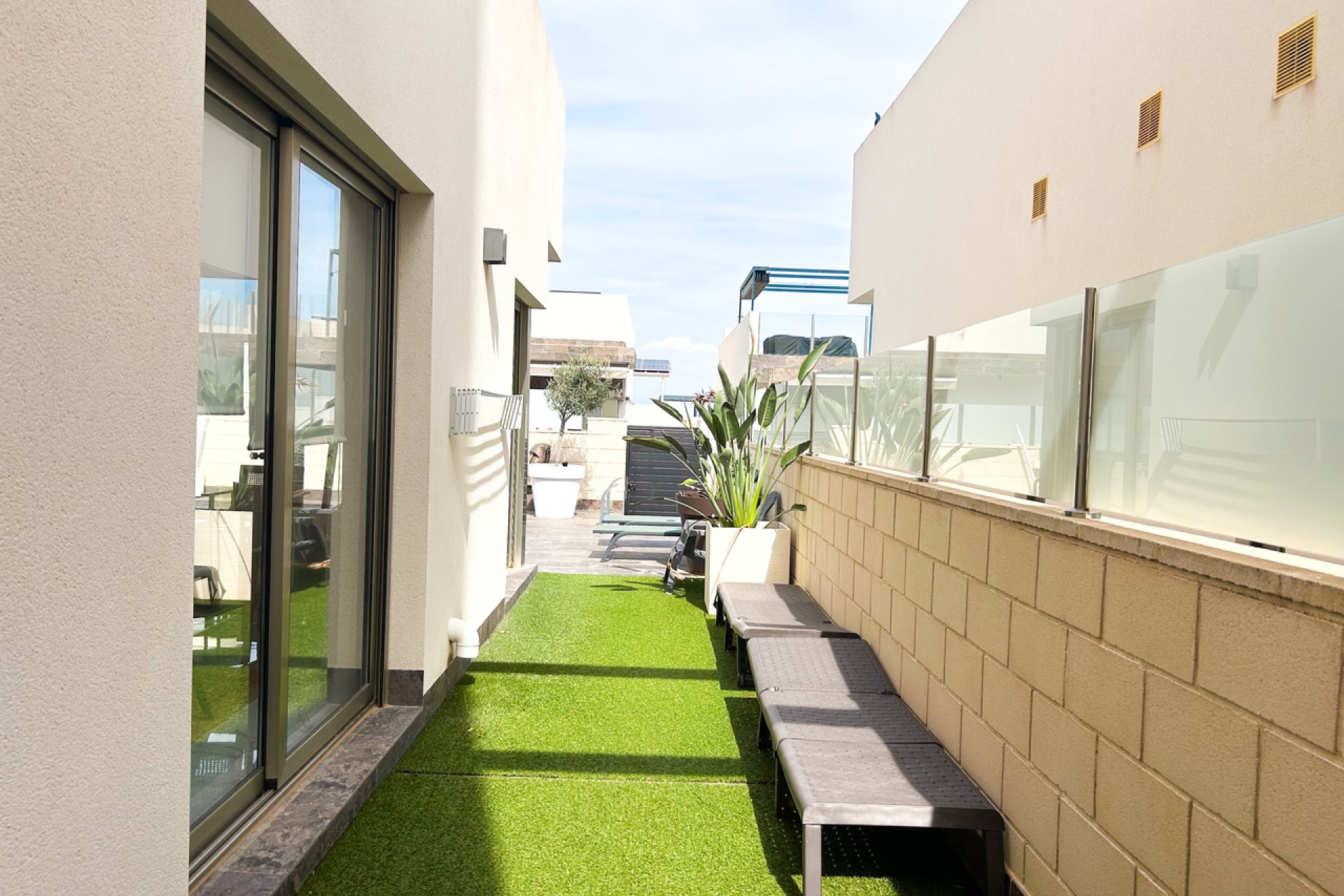 Resale - Villa -
Villamartin - Costa Blanca