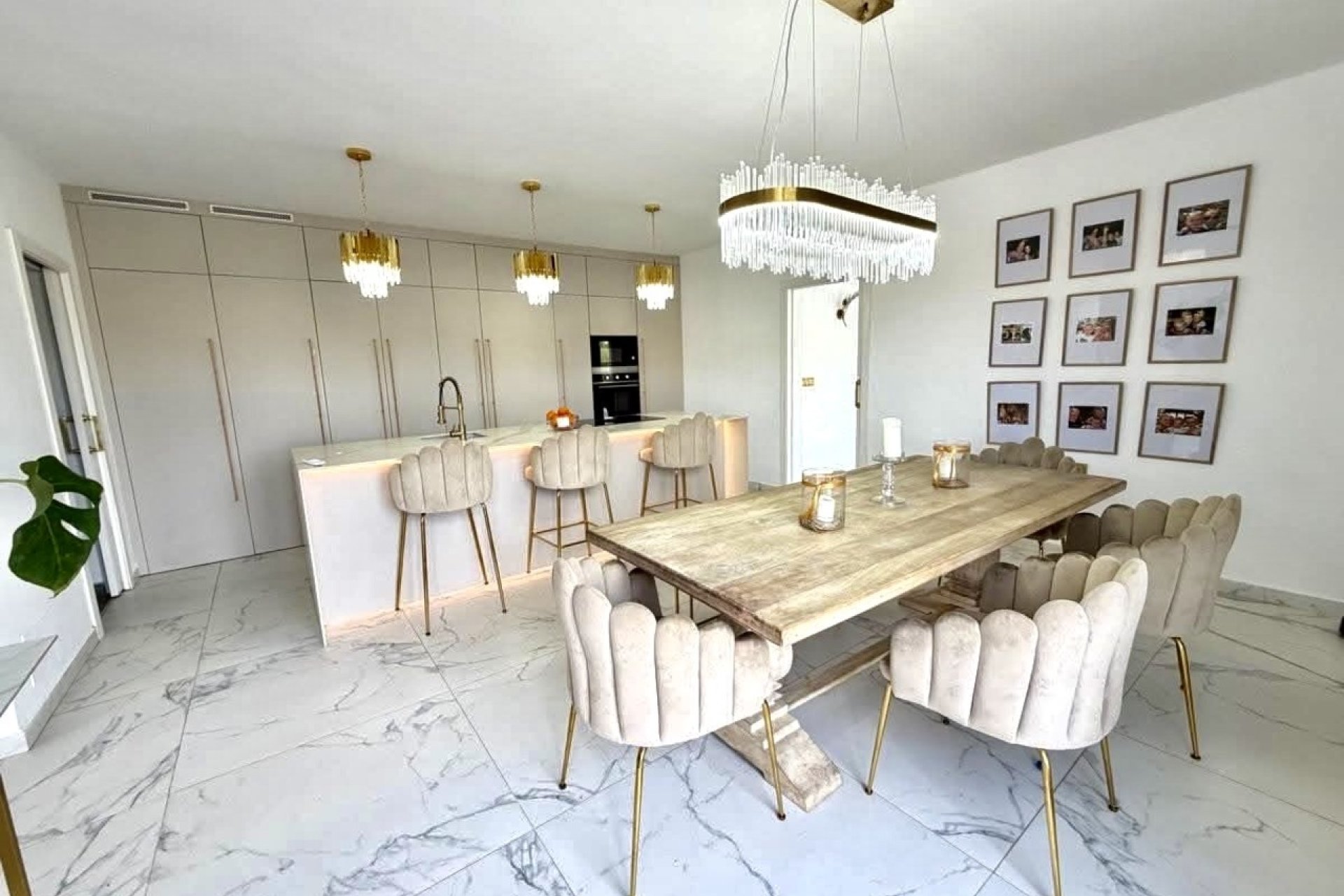 Resale - Villa -
Villamartin - Costa Blanca