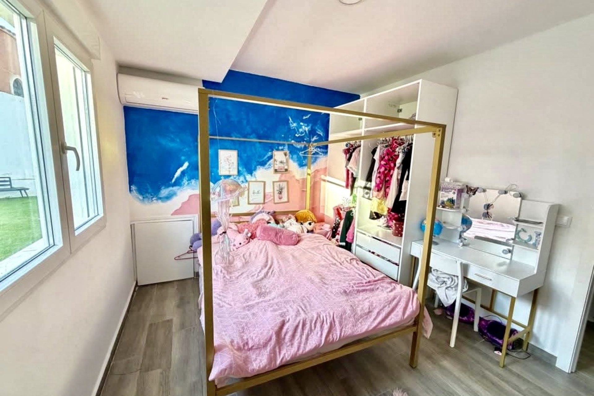 Resale - Villa -
Villamartin - Costa Blanca
