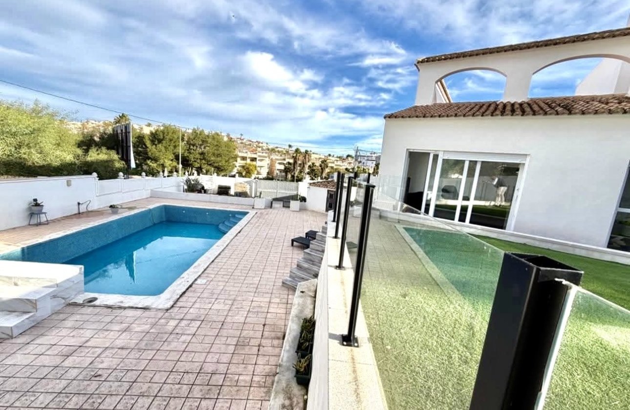 Resale - Villa -
Villamartin - Costa Blanca