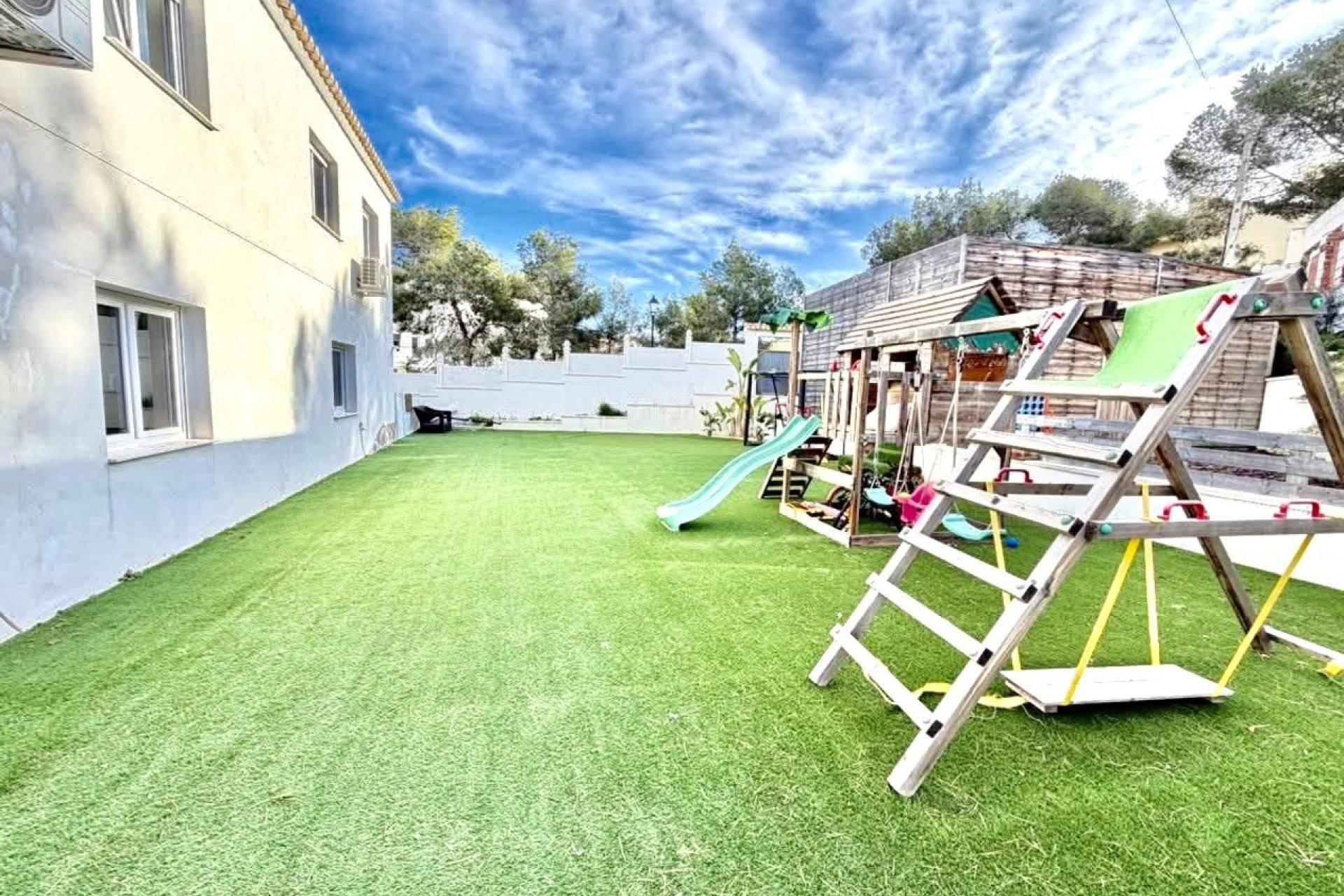 Resale - Villa -
Villamartin - Costa Blanca