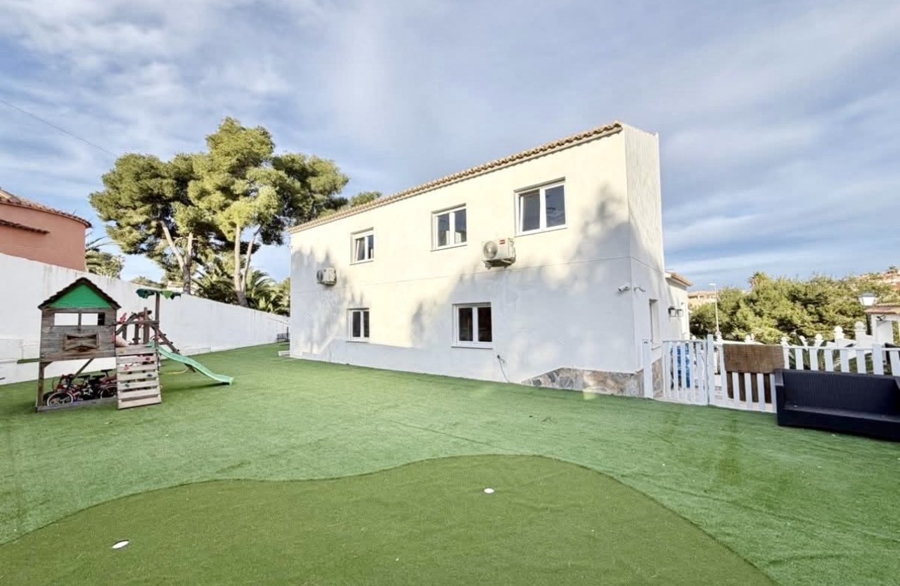 Resale - Villa -
Villamartin - Costa Blanca